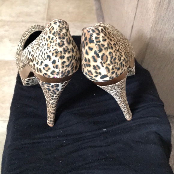LEOPARD STILETTOS - Picture 5 of 6